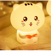 Ночник игрушка Котик с розовой книгой силиконовый мягкий детский с аккумулятором 1200 мАh и разноцветным свечением, белый (D-2019091314)